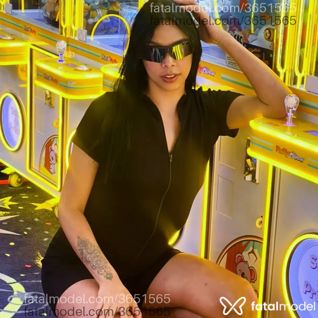 Acompanhante mulher morena (o) de olhos castanhos - Jadee
