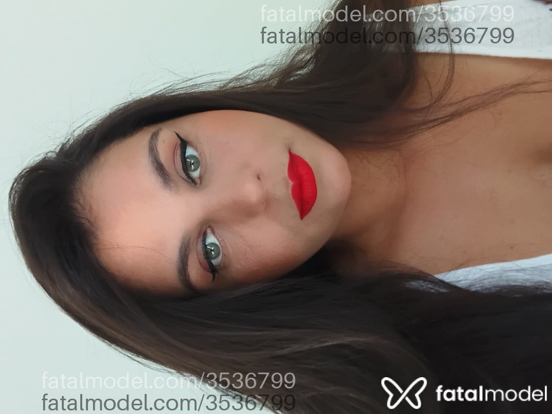 Acompanhante mulher morena (o) de olhos verdes - Jennifer