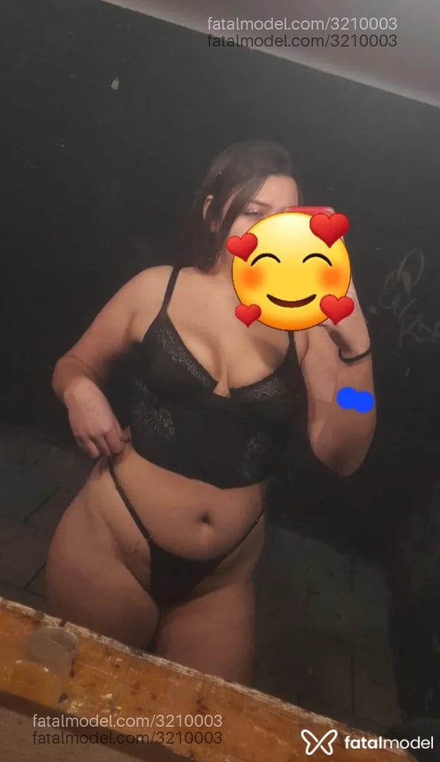 Acompanhante mulher com cabelo castanho de olhos verdes - Julia