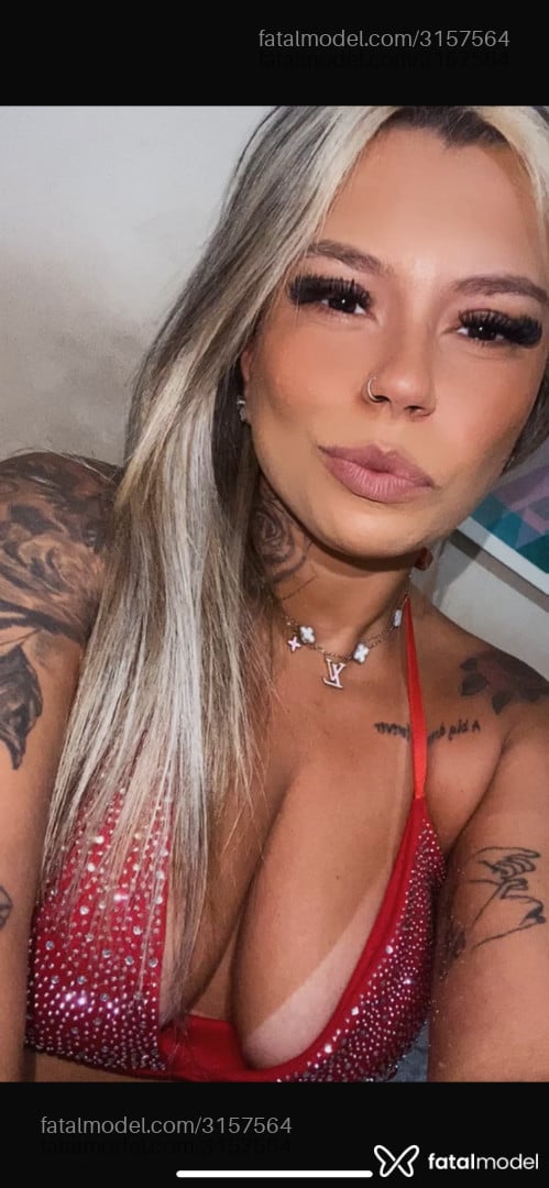 Acompanhante mulher loira (o) de olhos castanhos - Angel Morenah