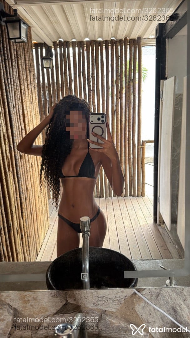 Acompanhante mulher morena (o) de olhos castanhos - Jasmine