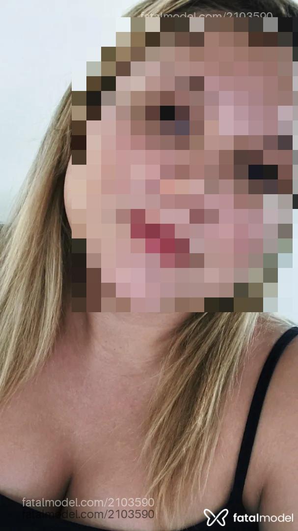 Acompanhante mulher loira (o) de olhos castanhos - Liz