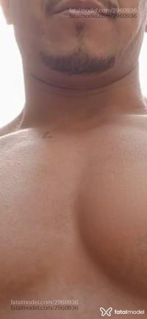 Acompanhante homem morena (o) de olhos castanhos - Preto