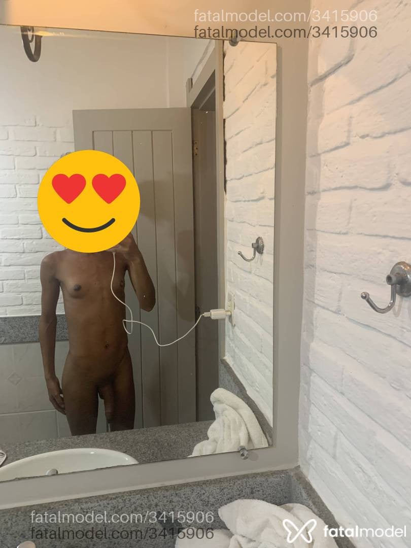 Acompanhante mulher trans morena (o) de olhos pretos - Luíza