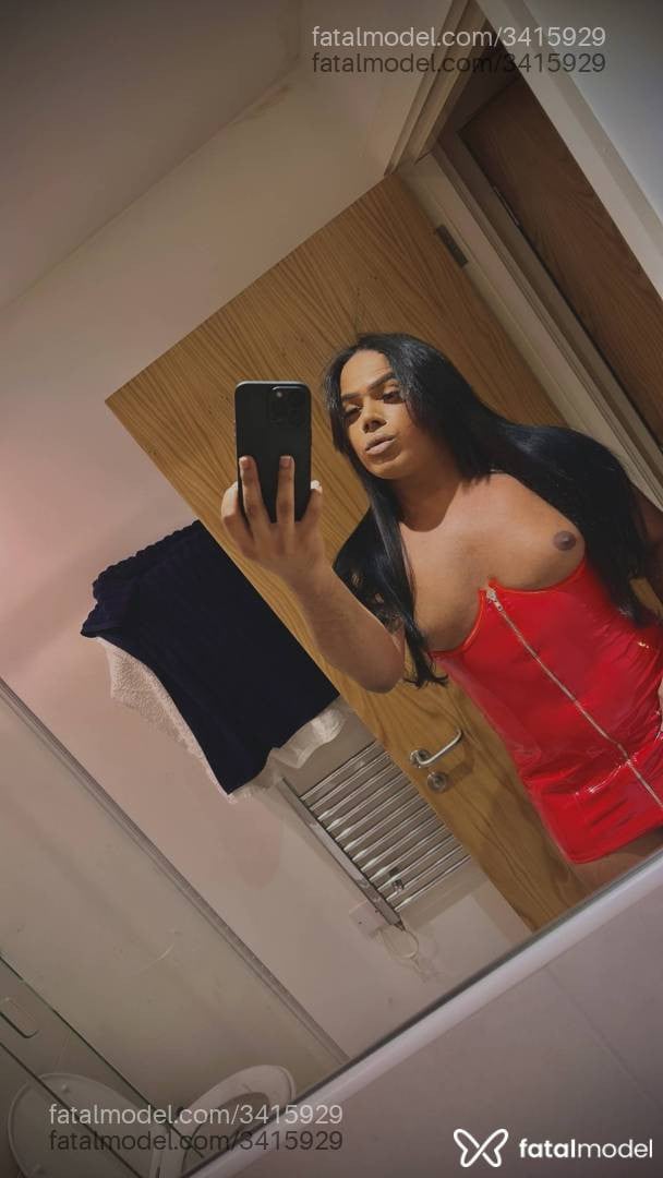Acompanhante mulher trans morena (o) de olhos castanhos - Esheley Araujo