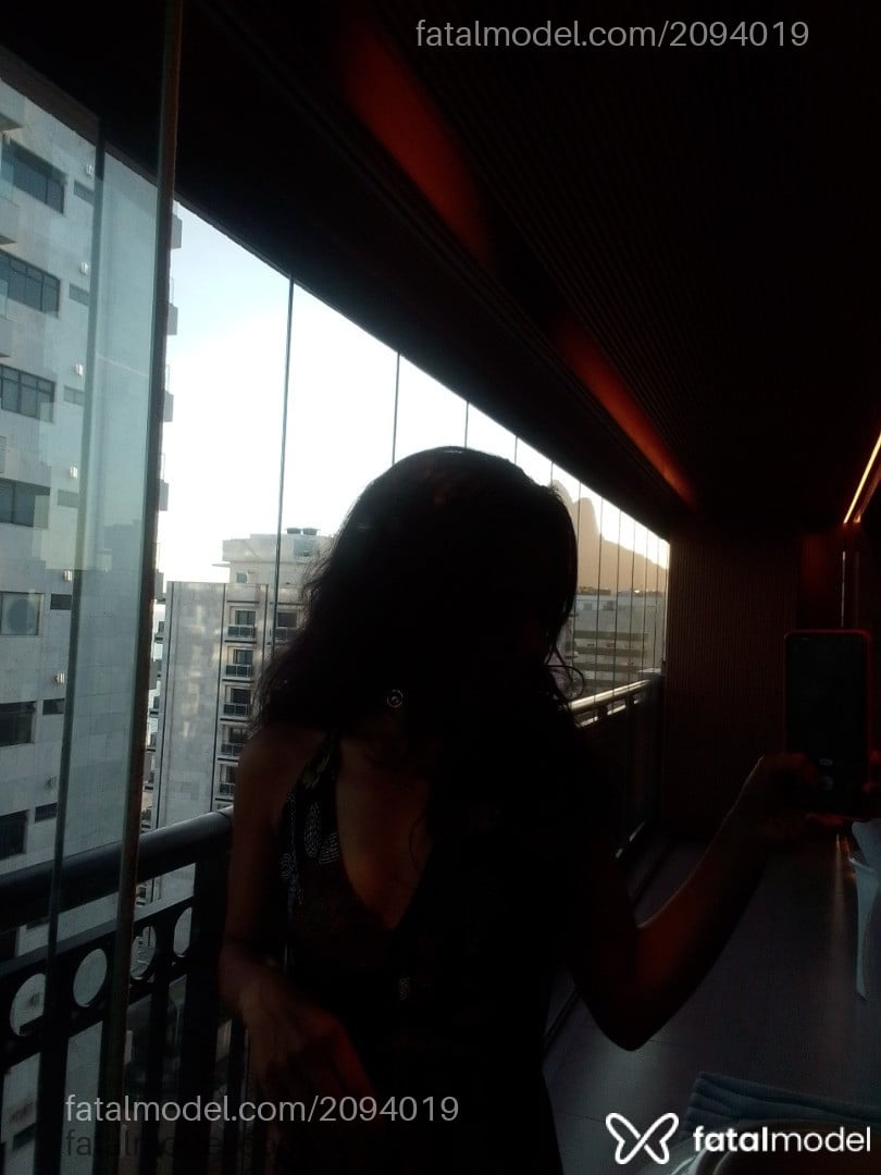 Acompanhante mulher com cabelo castanho de olhos pretos - Catherine