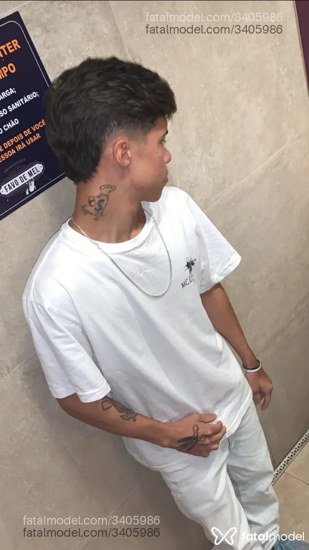 Acompanhante homem com cabelo castanho de olhos castanhos - Fernandes