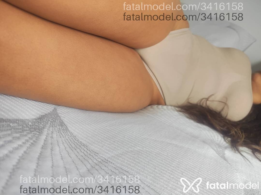 Acompanhante mulher morena (o) de olhos castanhos - Karen