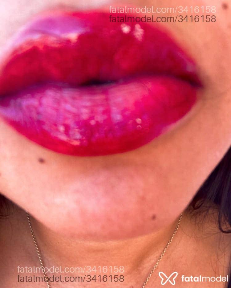 Acompanhante mulher morena (o) de olhos castanhos - Karen