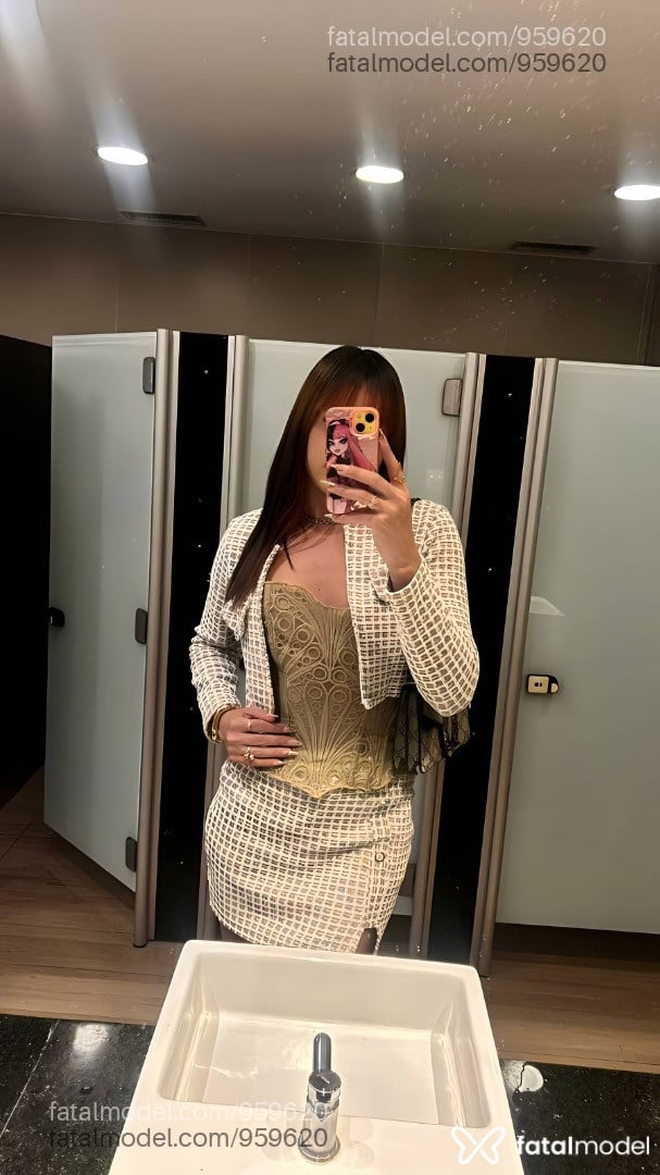 Acompanhante mulher trans com cabelo castanho de olhos castanhos - Angel