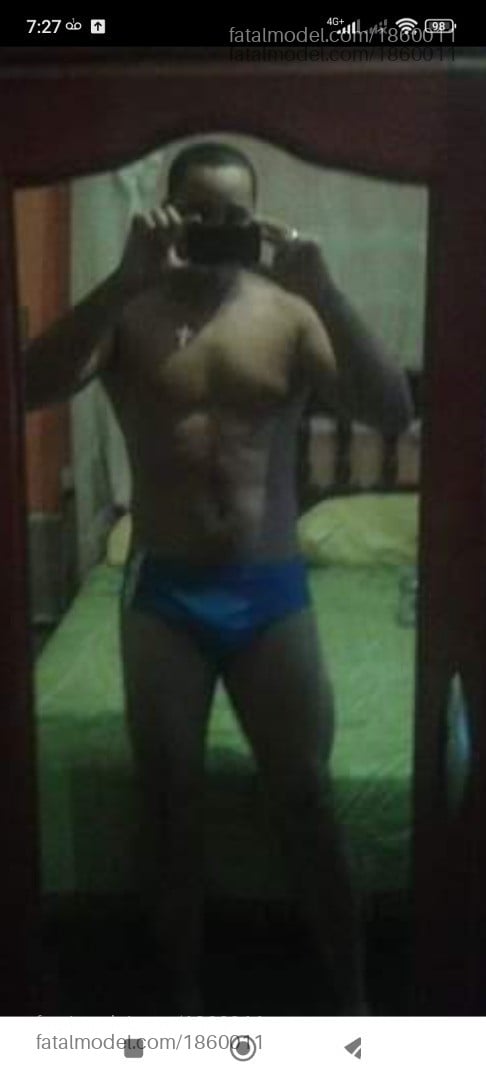 Acompanhante homem morena (o) de olhos mel - Ubercavalo