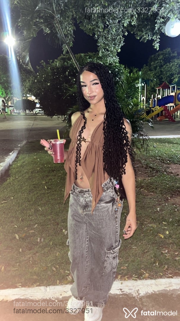 Acompanhante mulher trans morena (o) de olhos castanhos - Yasmin