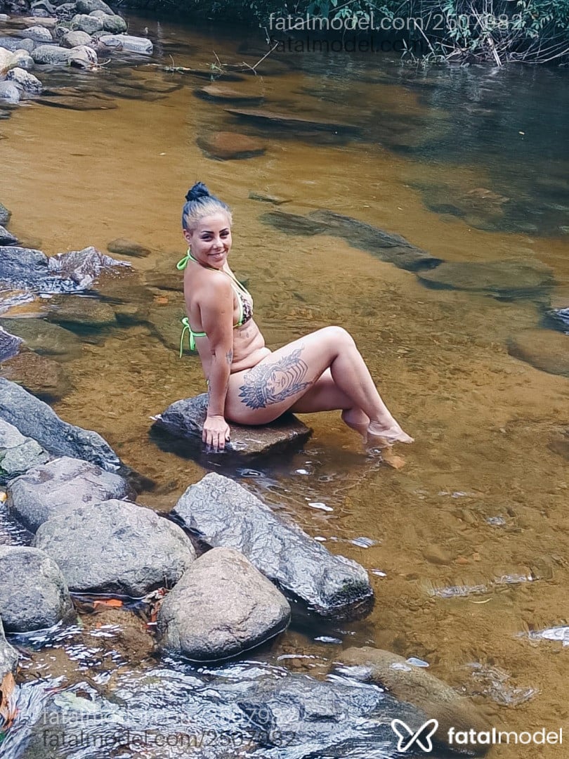 Acompanhante mulher morena (o) de olhos pretos - Taytla