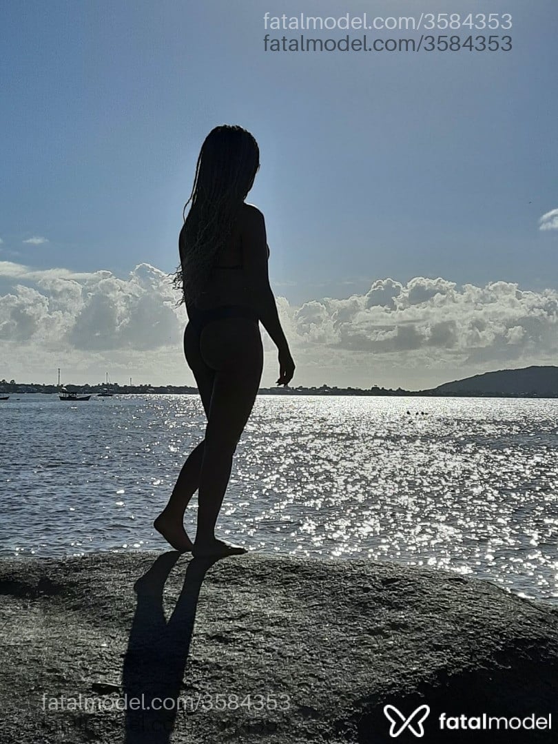Acompanhante mulher morena (o) de olhos verdes - Rubi Ferreira