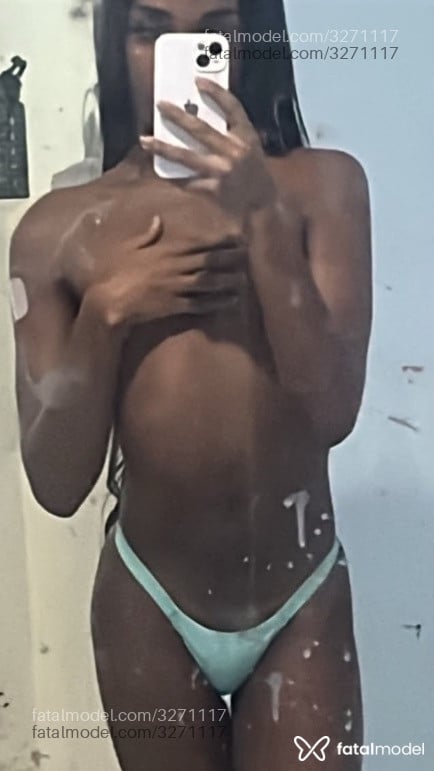 Acompanhante mulher trans loira (o) de olhos castanhos - Stormy