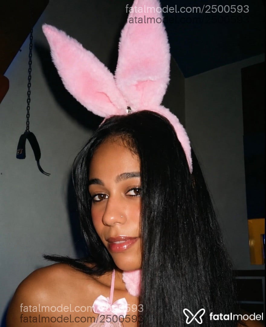 Acompanhante mulher trans loira (o) de olhos castanhos - Menina Venen