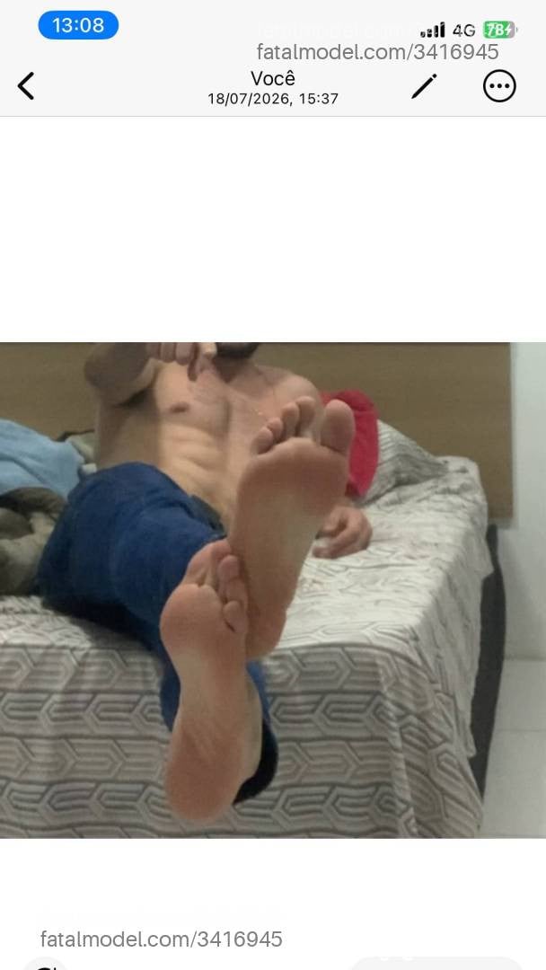 Acompanhante homem com cabelo castanho de olhos verdes - Alemao