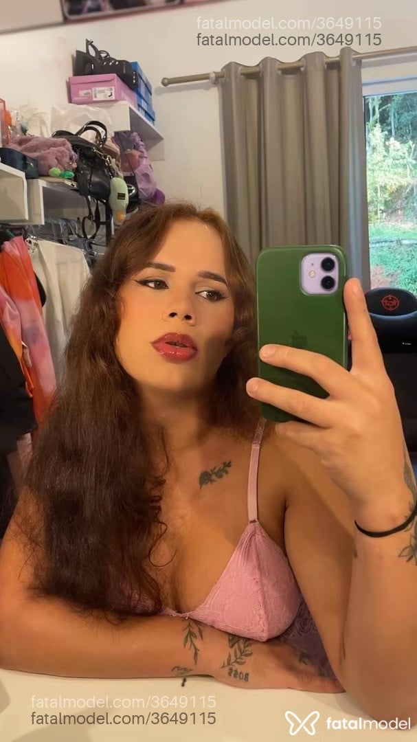 Acompanhante mulher trans morena (o) de olhos castanhos - Alessandra