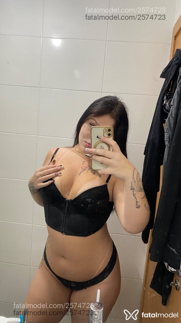 Acompanhante mulher morena (o) de olhos mel - Tiffanynovinha