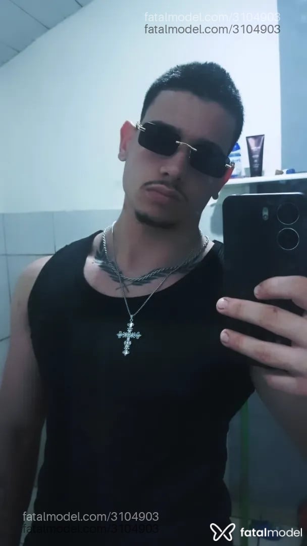 Acompanhante homem com cabelo castanho de olhos castanhos - Flavio