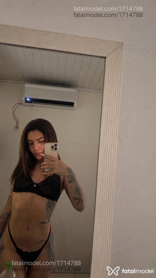 Acompanhante mulher trans morena (o) de olhos castanhos - Morenatrans