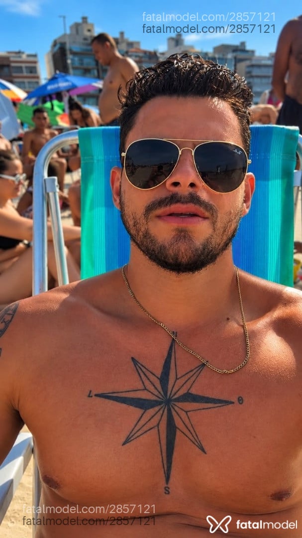 Acompanhante homem com cabelo castanho de olhos mel - Cauan
