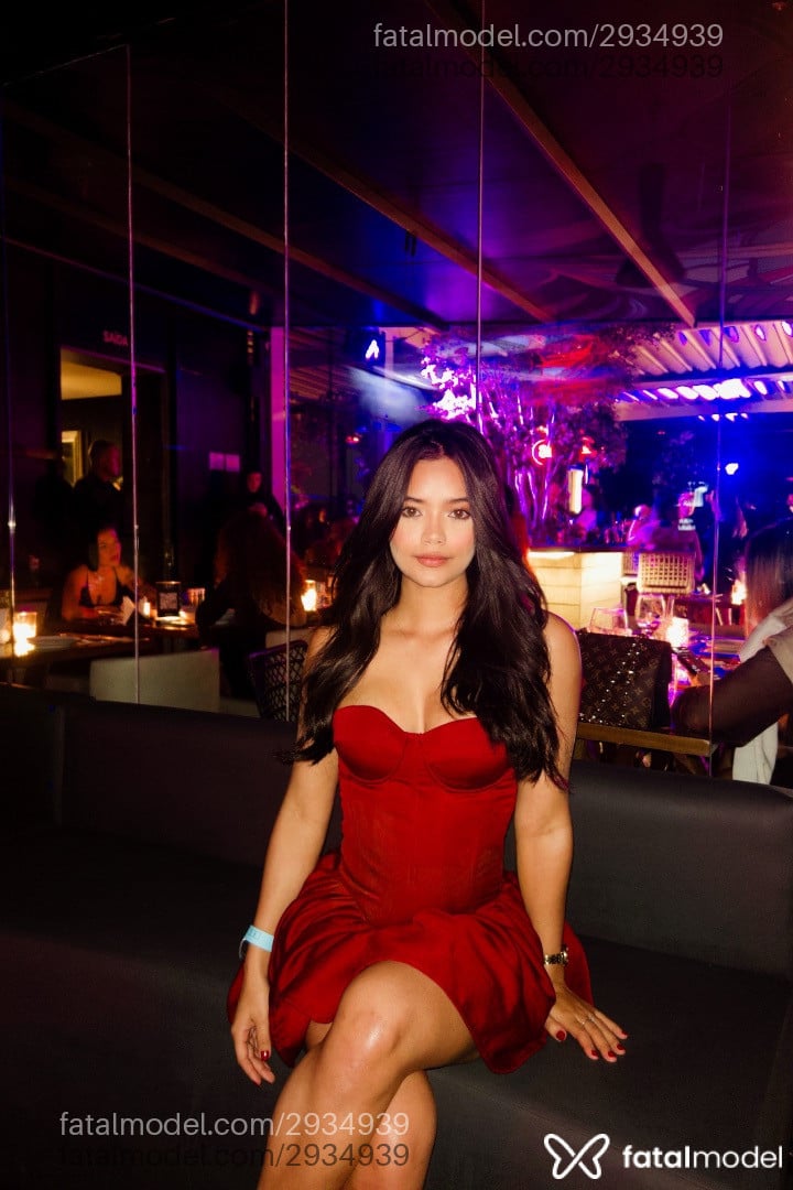 Acompanhante mulher morena (o) de olhos verdes - Gabriela