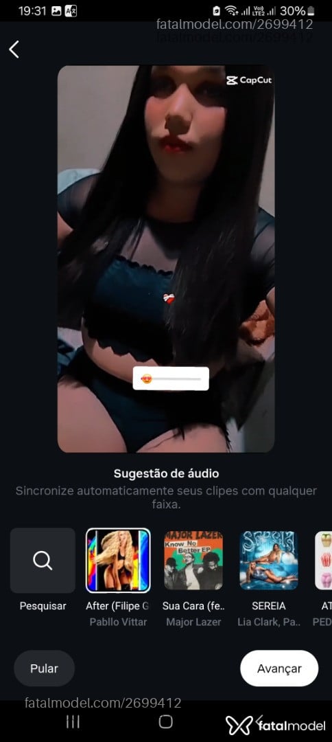 Acompanhante homem trans com cabelo castanho de olhos azuis - Beatriz