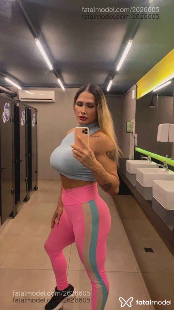 Acompanhante mulher loira (o) de olhos castanhos - Andressa