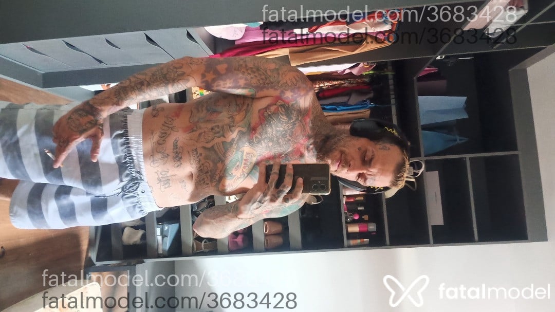 Acompanhante homem com cabelo castanho de olhos castanhos - Pintudo