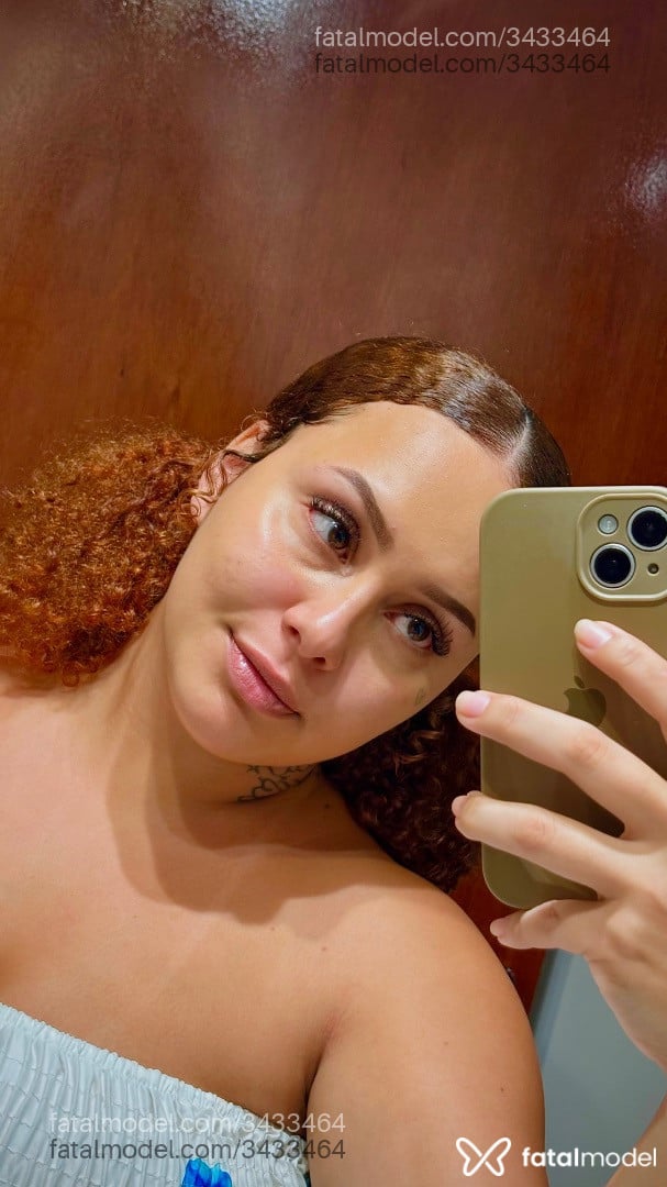 Acompanhante mulher com cabelo castanho de olhos mel - Polly