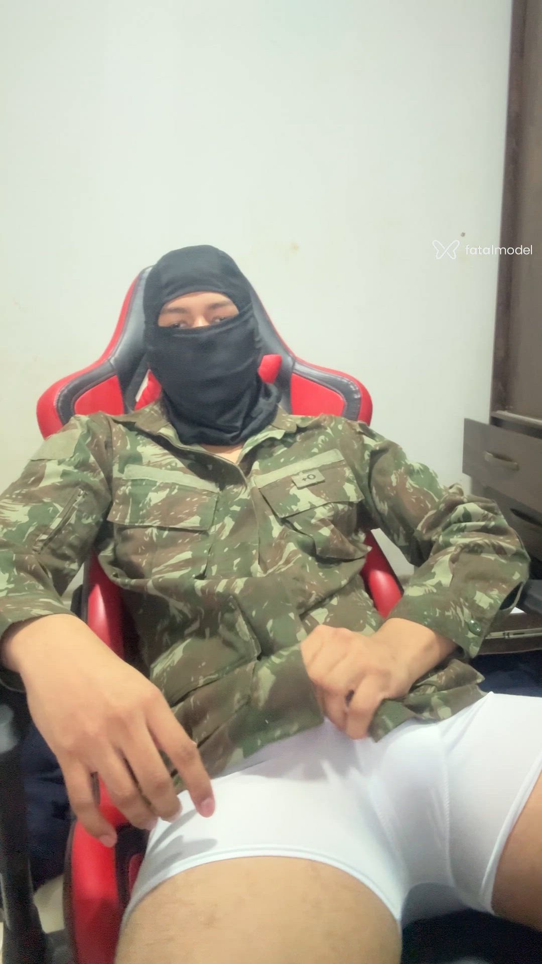 Acompanhante homem morena (o) de olhos castanhos - Sinsigilo