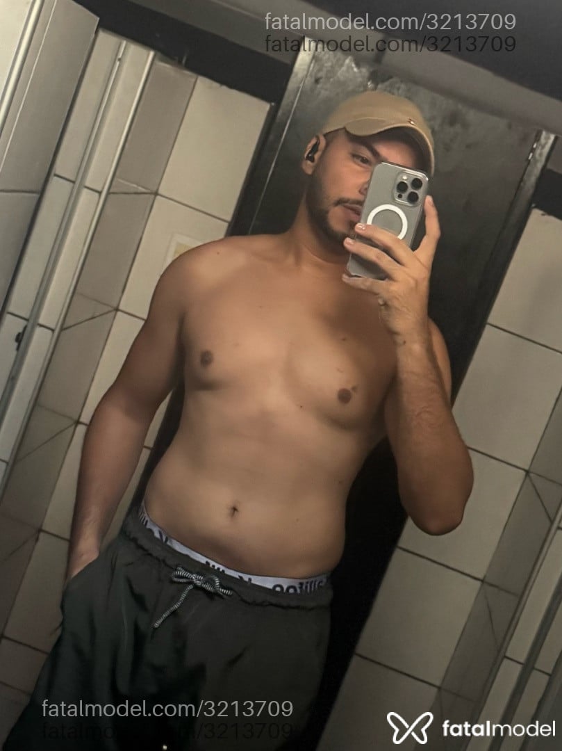 Acompanhante homem com cabelo castanho de olhos castanhos - Juan