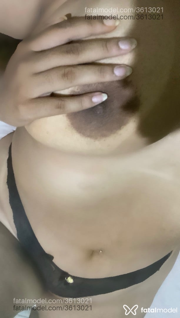 Acompanhante mulher morena (o) de olhos castanhos - Vick Mendes
