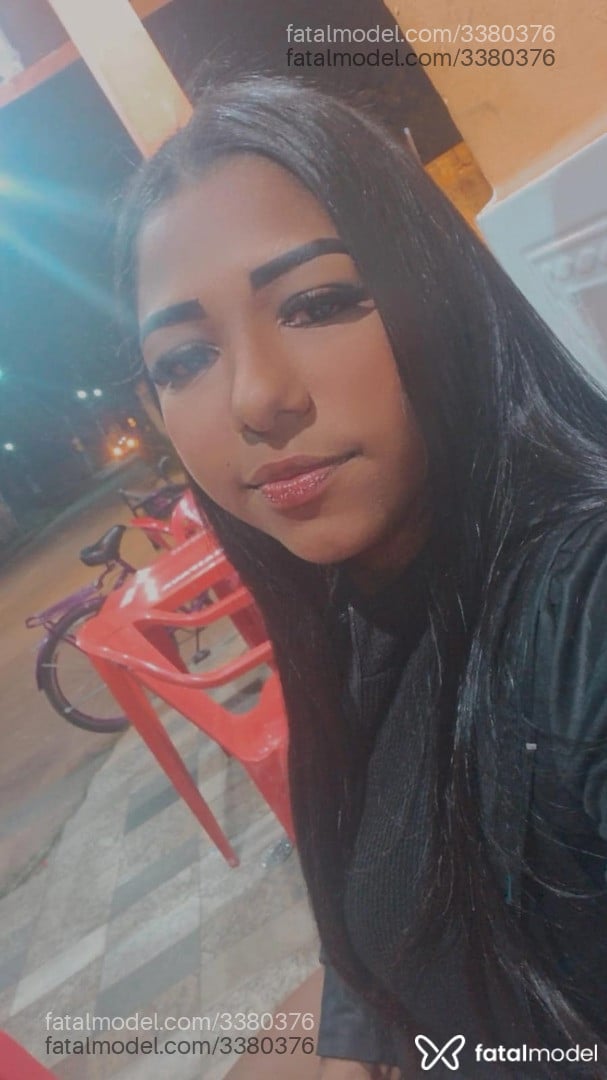 Acompanhante mulher morena (o) de olhos castanhos - Mell Soares