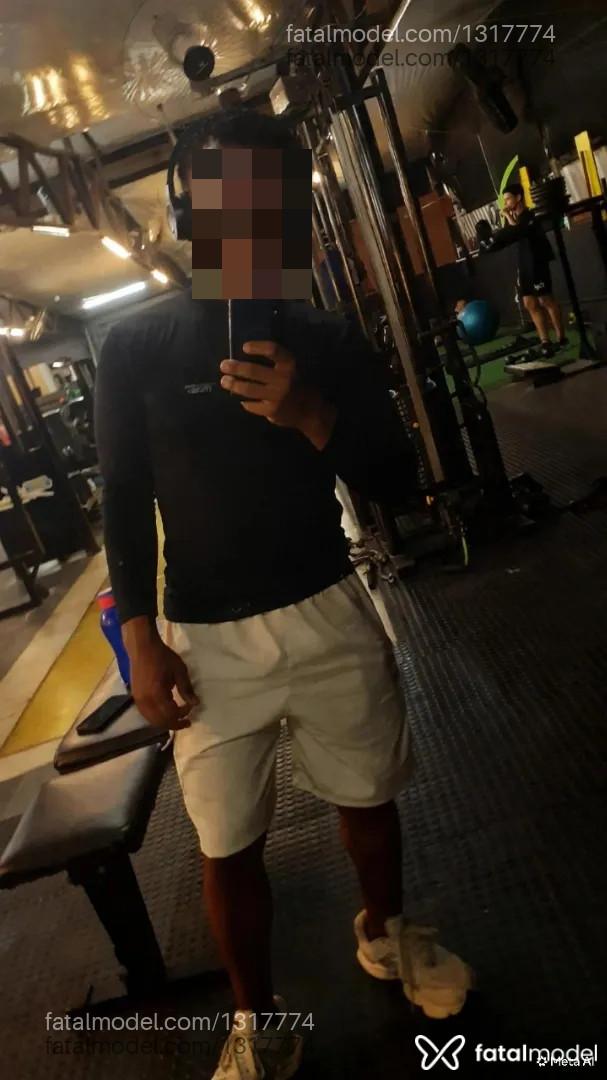 Acompanhante homem morena (o) de olhos pretos - Pedro