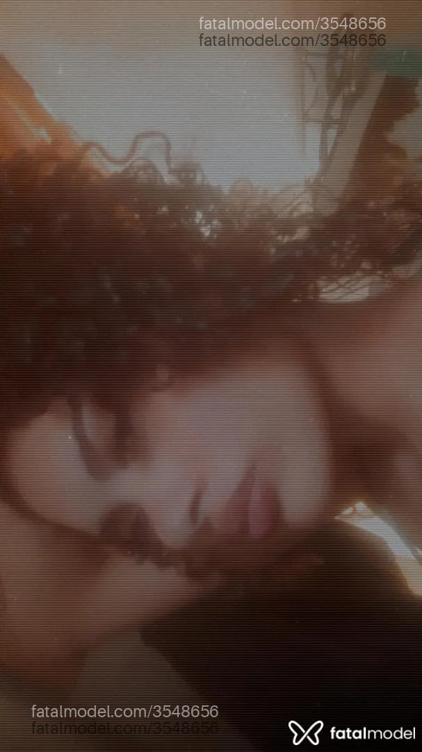 Acompanhante mulher com cabelo castanho de olhos castanhos - Morena