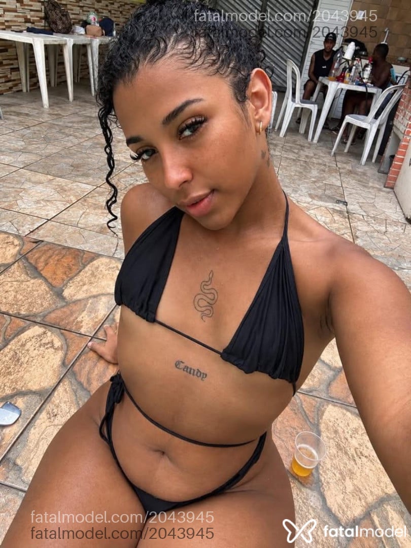 Acompanhante mulher trans morena (o) de olhos castanhos - Iris Coutto