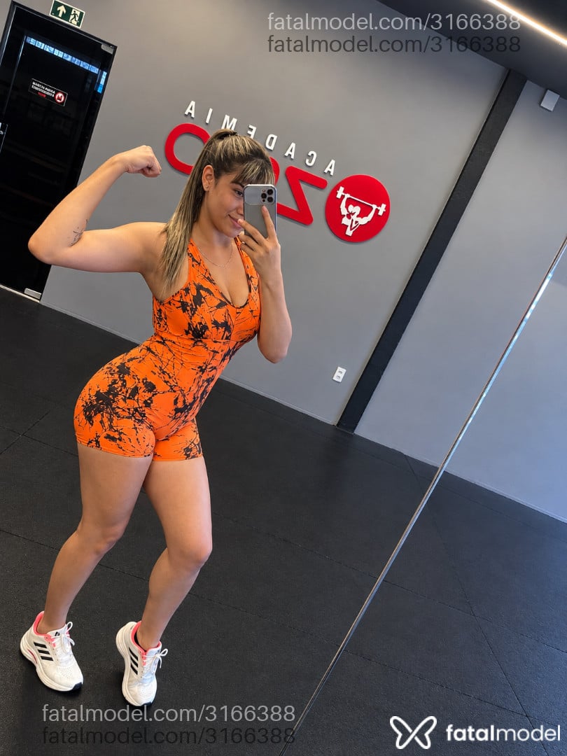 Acompanhante mulher morena (o) de olhos pretos - Allyne Nunes