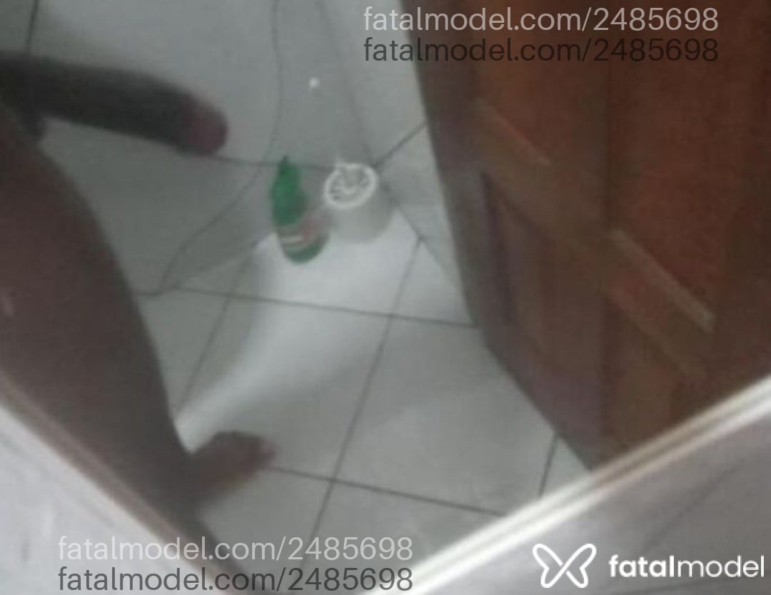 Acompanhante homem com cabelo grisalho de olhos castanhos - Leonardo