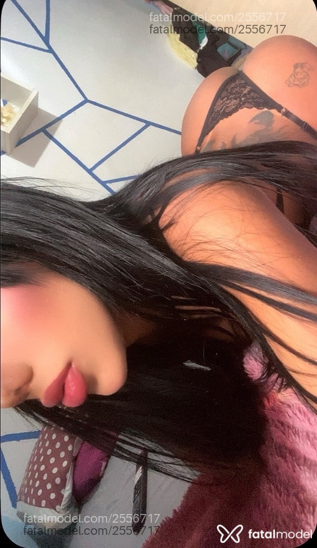 Acompanhante mulher trans morena (o) de olhos pretos - Sofilin
