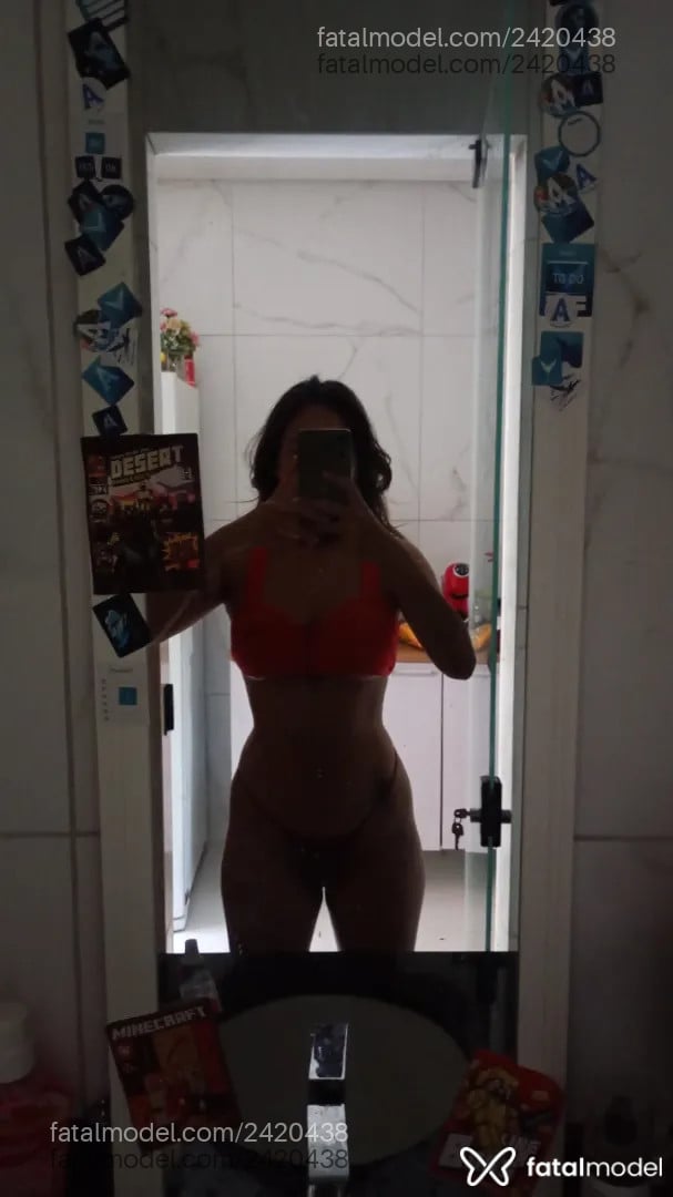 Acompanhante mulher com cabelo castanho de olhos castanhos - Aninha Sampaio