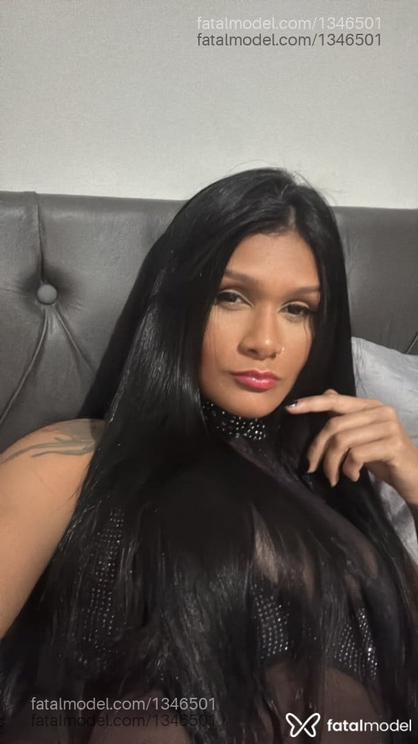 Acompanhante mulher morena (o) de olhos castanhos - Morena