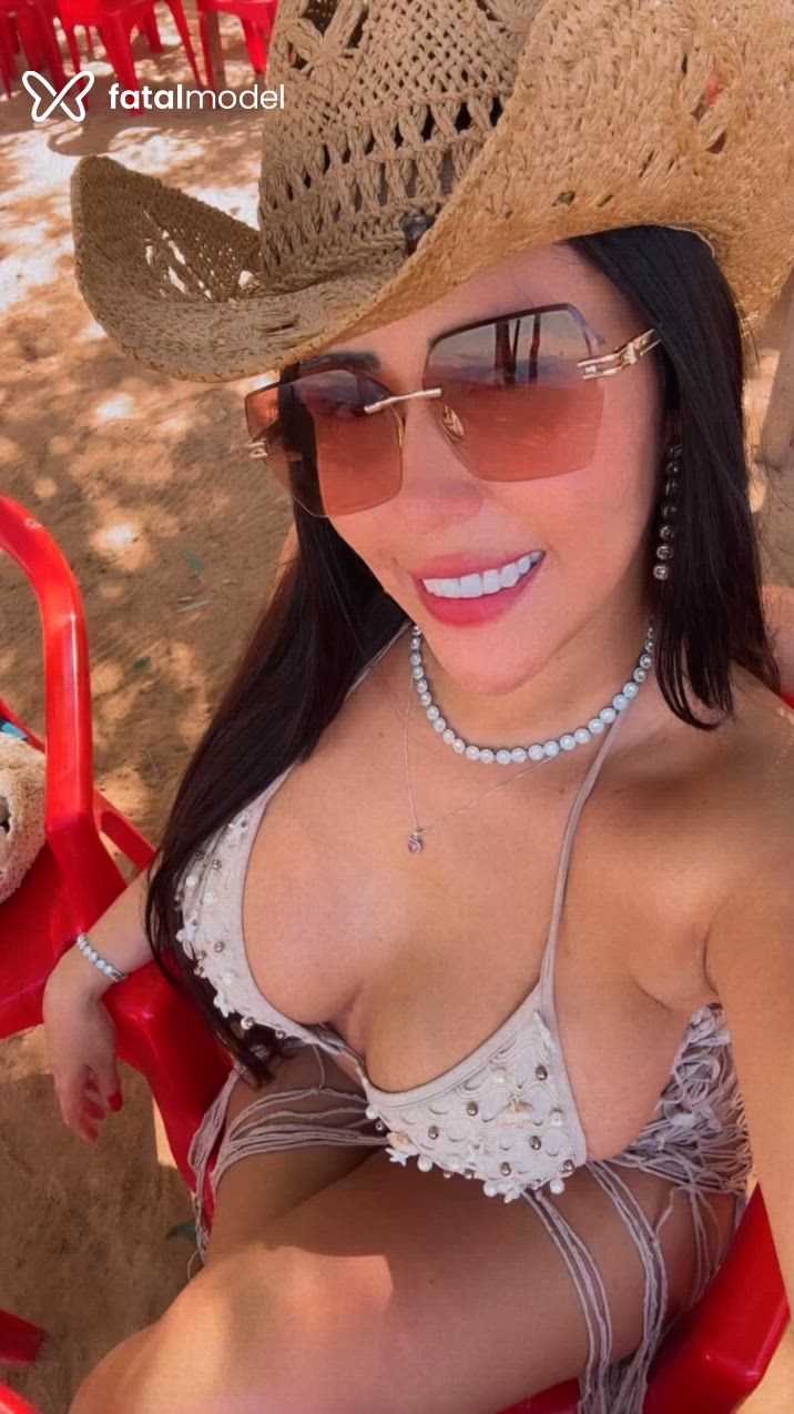 Acompanhante mulher com cabelo castanho de olhos castanhos - Rafaela