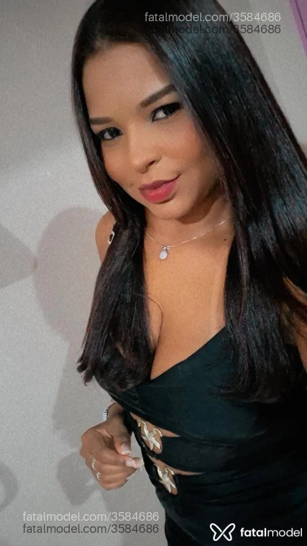 Acompanhante mulher morena (o) de olhos pretos - Hellen kristina