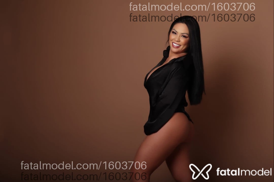 Acompanhante mulher morena (o) de olhos pretos - Yumi Nakashima