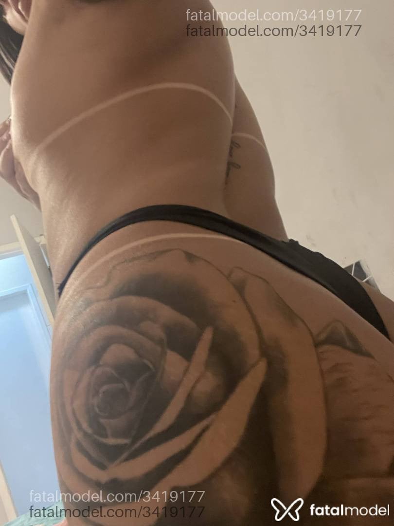 Acompanhante mulher com cabelo castanho de olhos verdes em Cabo Frio - Polly