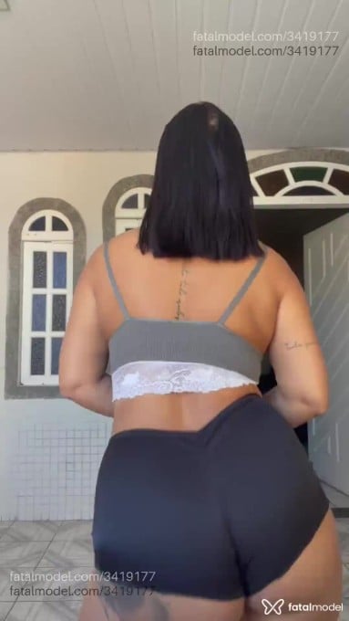Acompanhante mulher com cabelo castanho de olhos verdes em Cabo Frio Acompanhante mulher com cabelo castanho de olhos verdes em Cabo Frio - Melissa