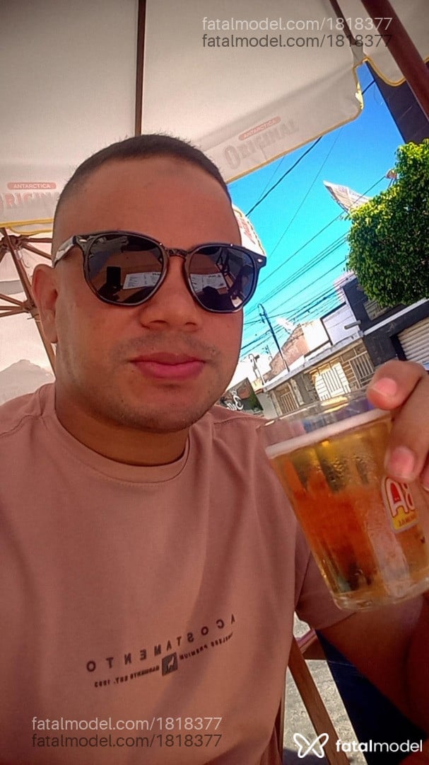 Acompanhante homem morena (o) de olhos castanhos - Alberto