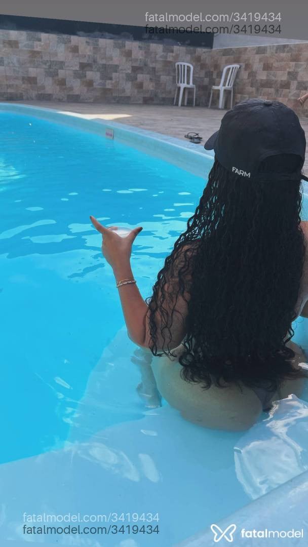 Acompanhante mulher morena (o) de olhos pretos - Mariana
